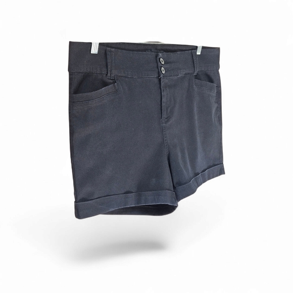 TORRID Plus Size 5" Black Stretch Sateen Mid-rise Rise Shorts Size 22 - Picture 4 of 14